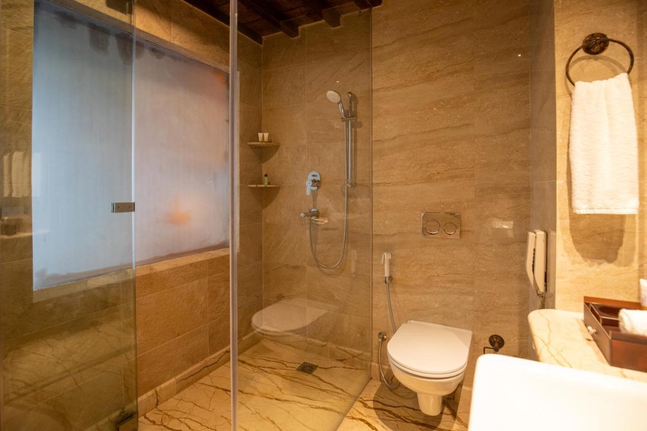 Basera Boutique Hotel Katmandu Eksteriør bilde A shower cubicle