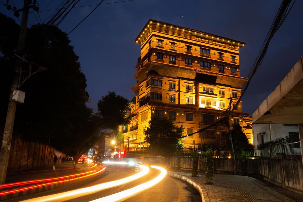 Basera Boutique Hotel Katmandu Eksteriør bilde The hotel at night