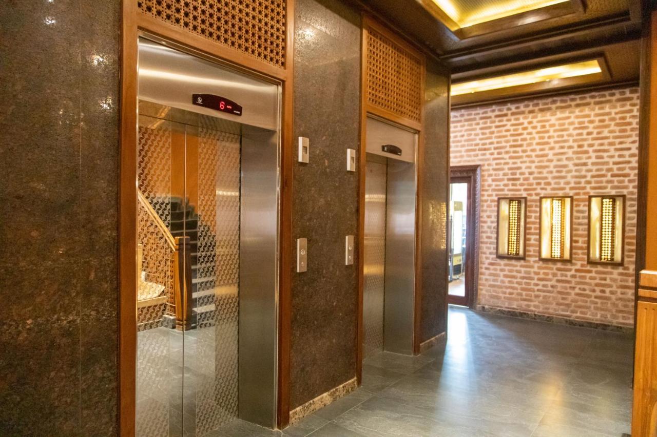 Basera Boutique Hotel Katmandu Eksteriør bilde Elevators at the hotel
