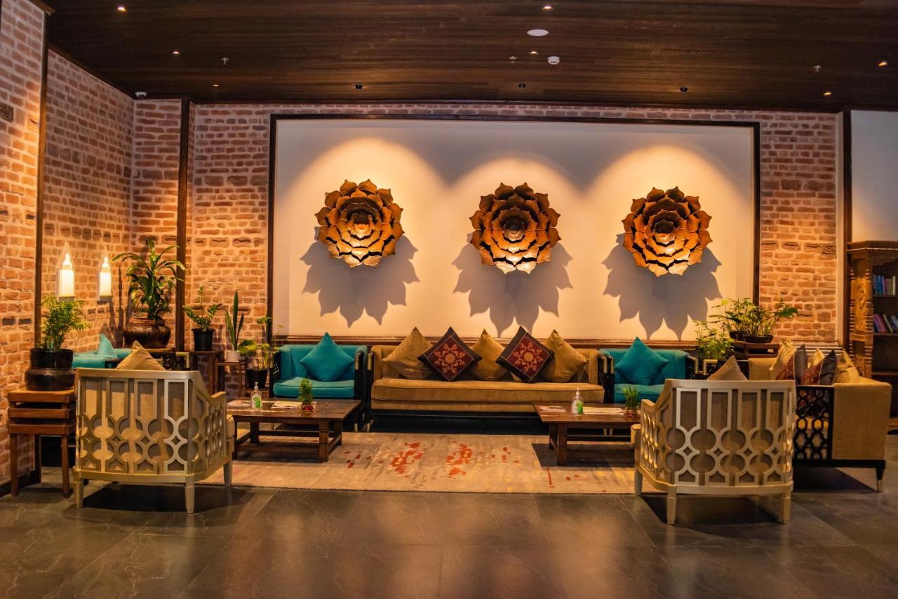 Basera Boutique Hotel Katmandu Eksteriør bilde The lobby of the Taj Bengal