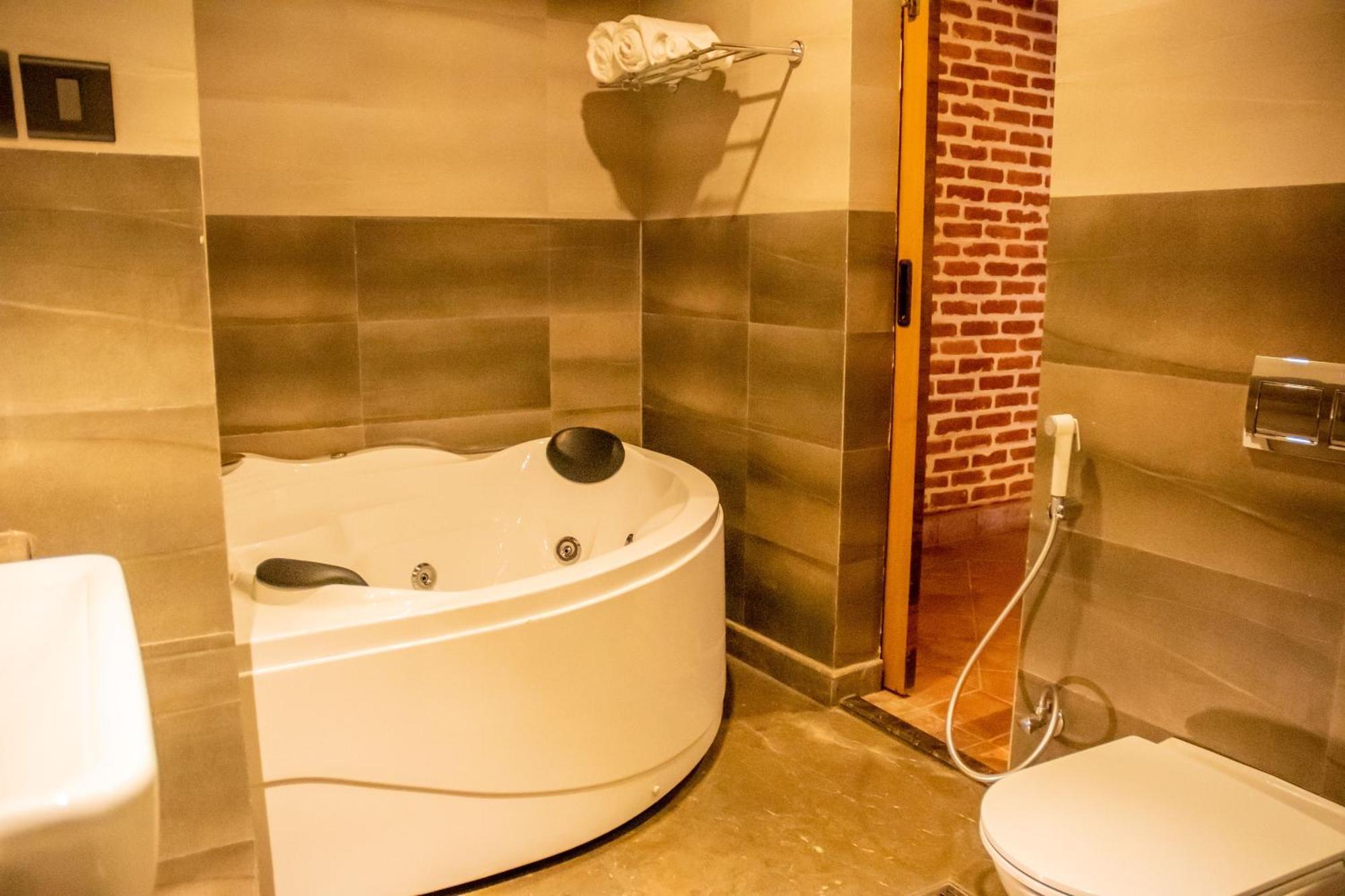 Basera Boutique Hotel Katmandu Eksteriør bilde A modern bathtub